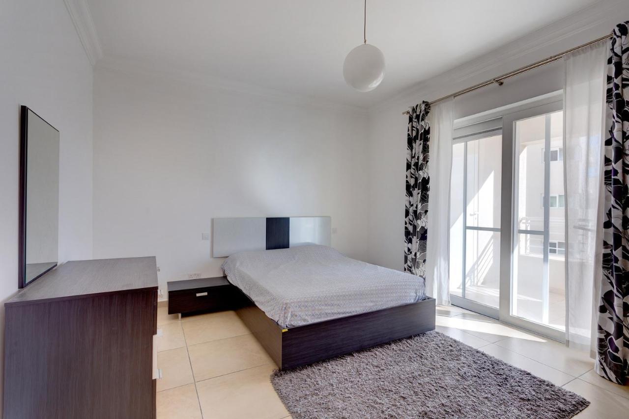 Apartment With Pool 斯利马 外观 照片