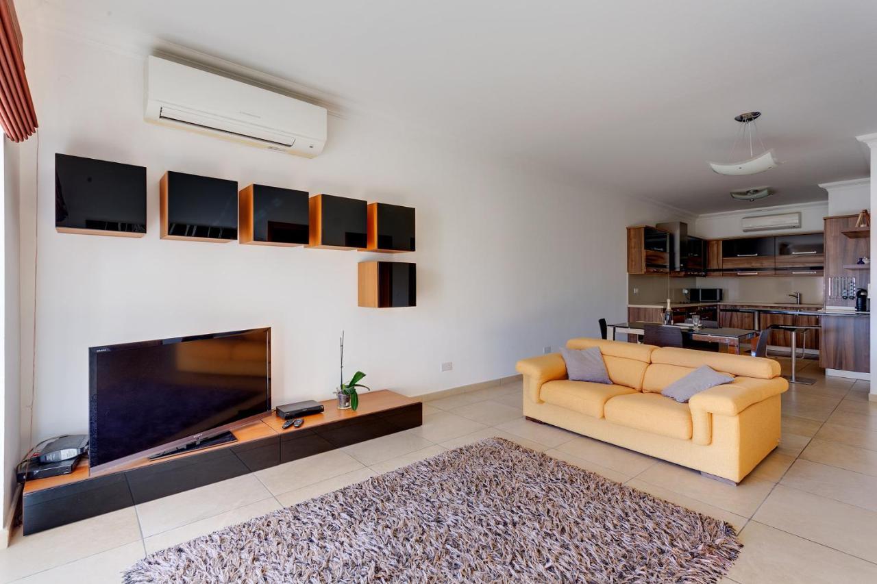 Apartment With Pool 斯利马 外观 照片